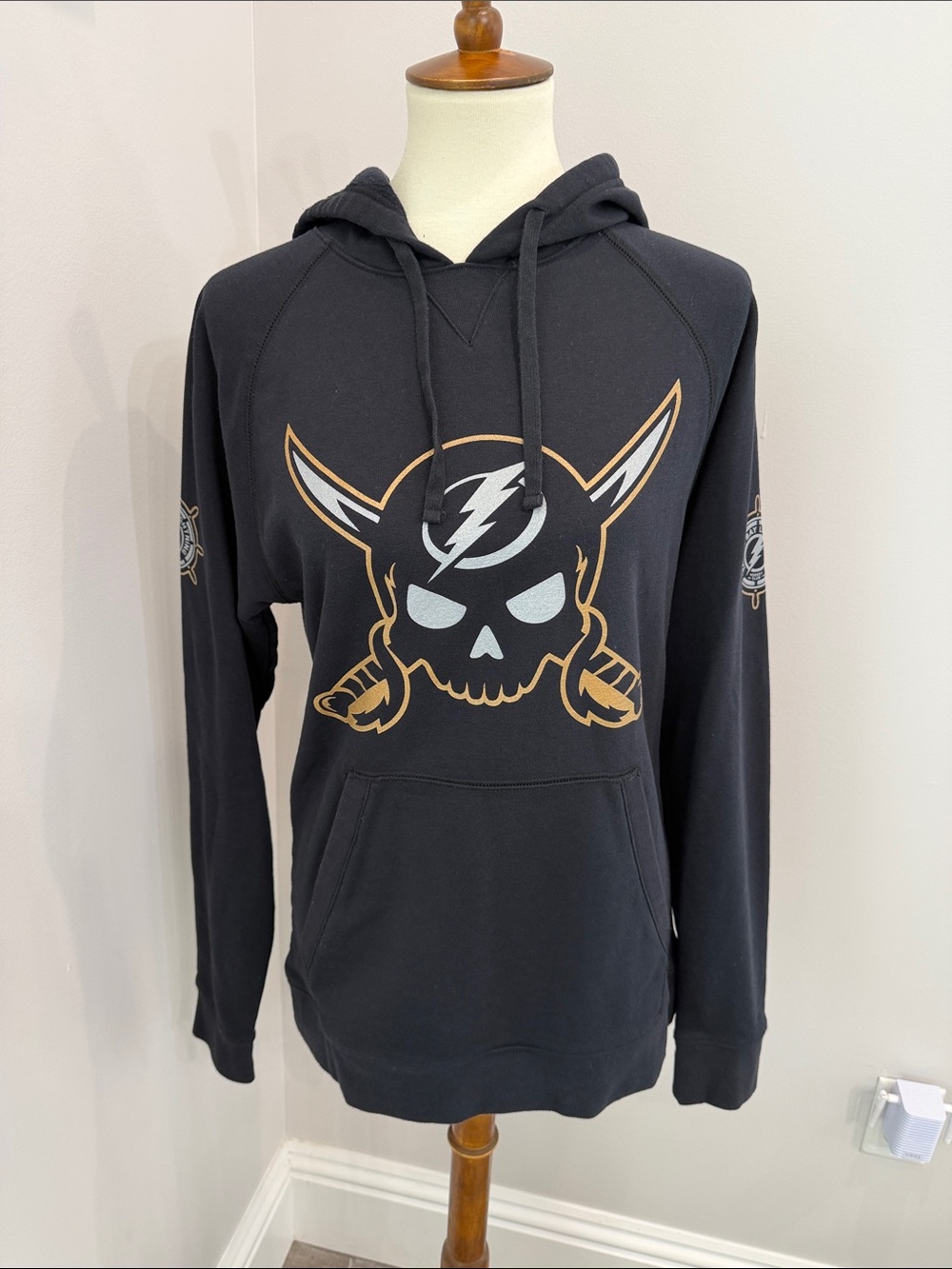 Black Skull Graphic Pullover Hoodie - Unisex